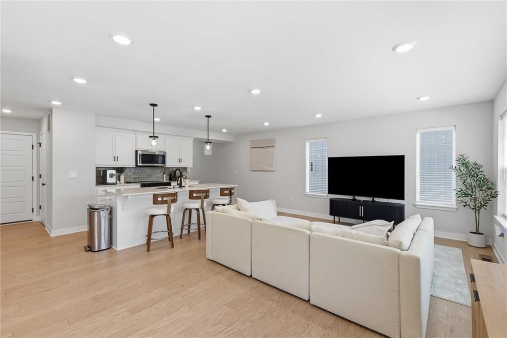 425 Hampstead Drive — photo 6
