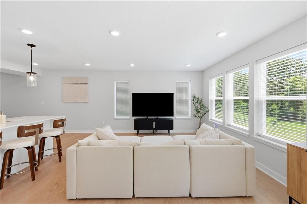425 Hampstead Drive — photo 7