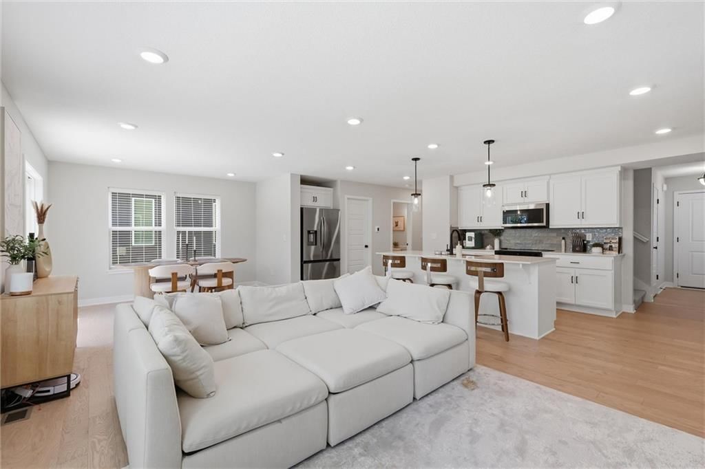 425 Hampstead Drive — photo 9