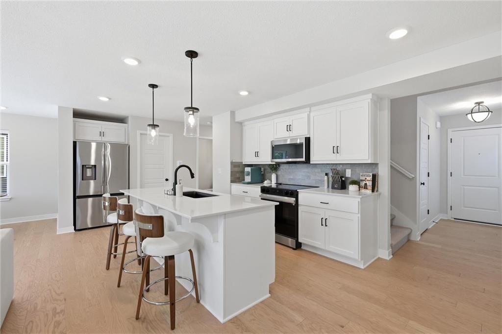 425 Hampstead Drive — photo 11
