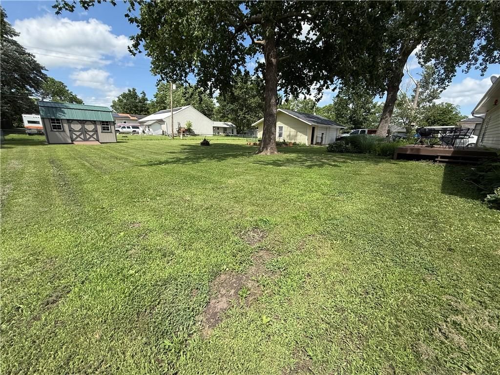702 E Grand Avenue — photo 4