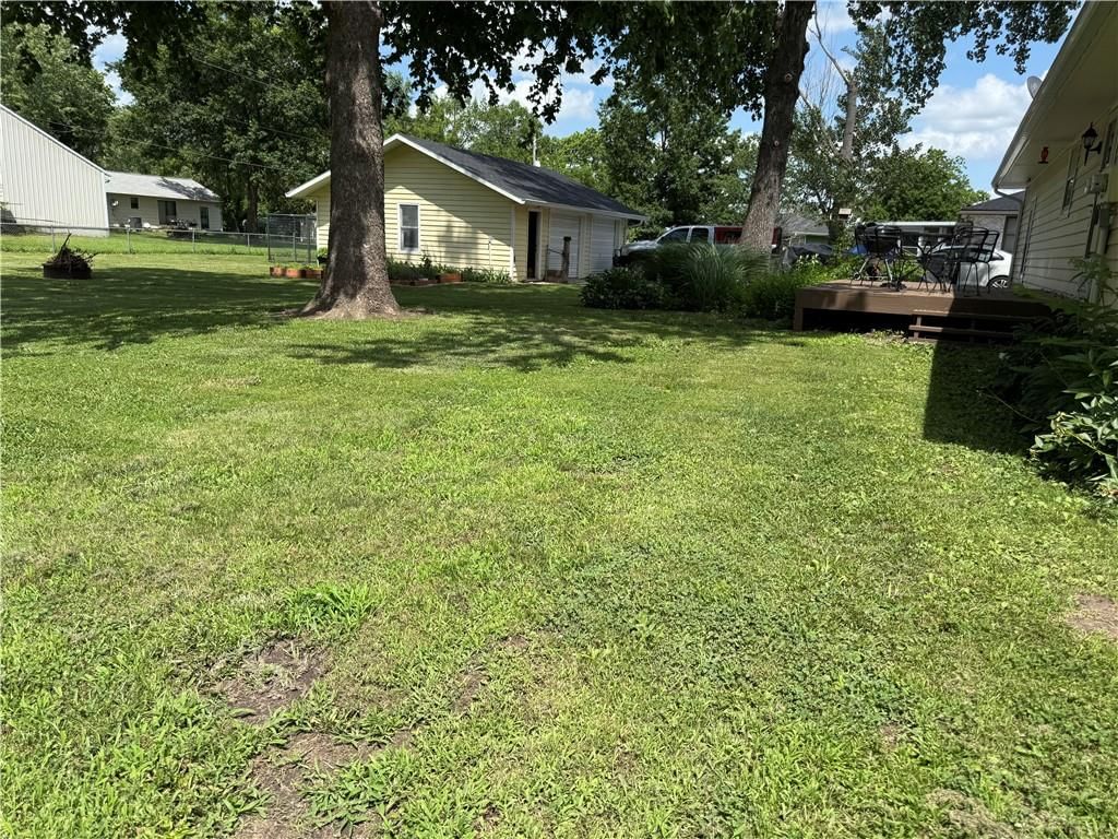 702 E Grand Avenue — photo 5