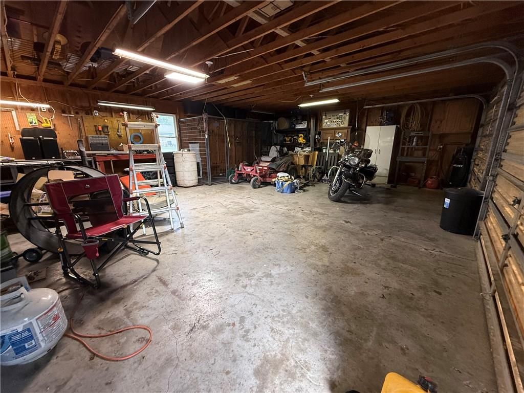 702 E Grand Avenue — photo 8