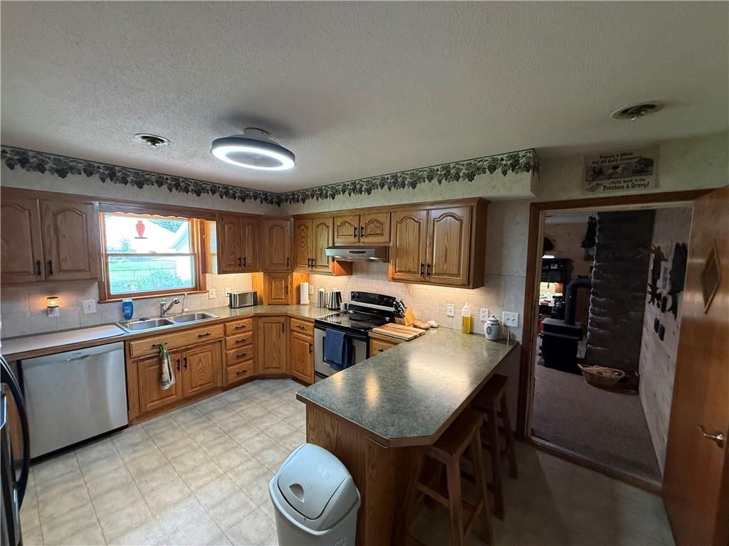 702 E Grand Avenue — photo 14