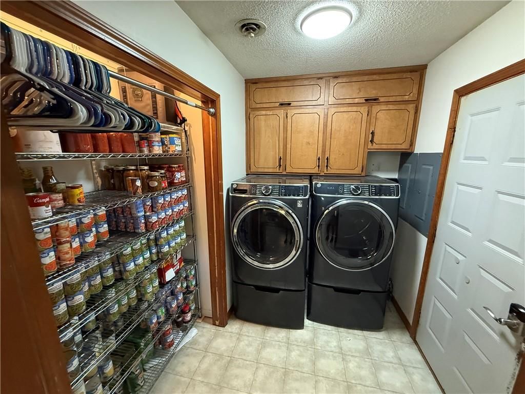 702 E Grand Avenue — photo 15