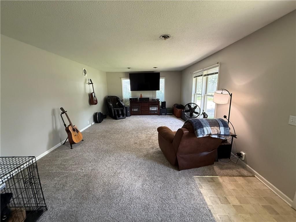 702 E Grand Avenue — photo 32