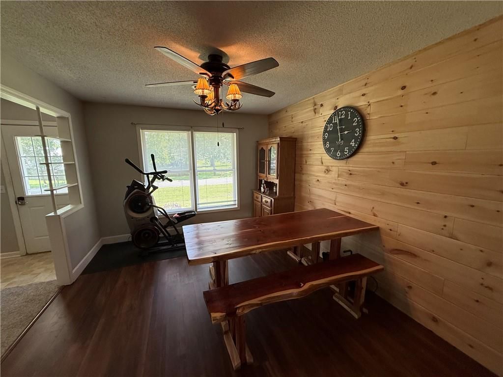 702 E Grand Avenue — photo 34