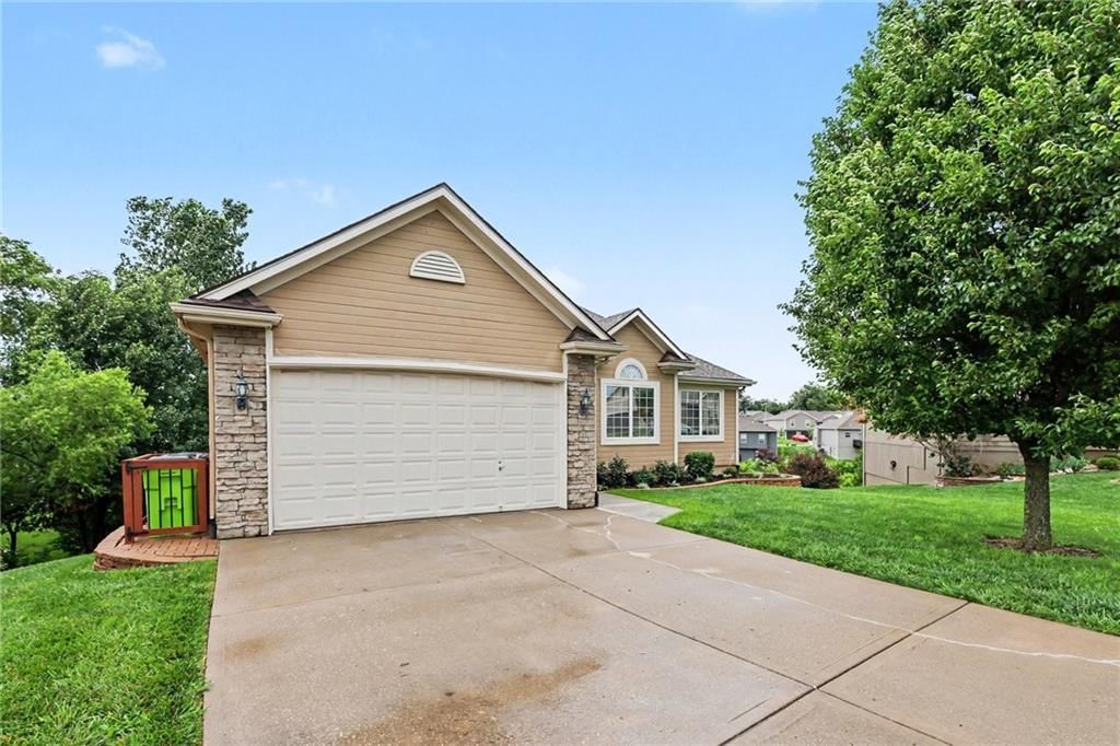 16906 Meadow Creek Court — photo 4