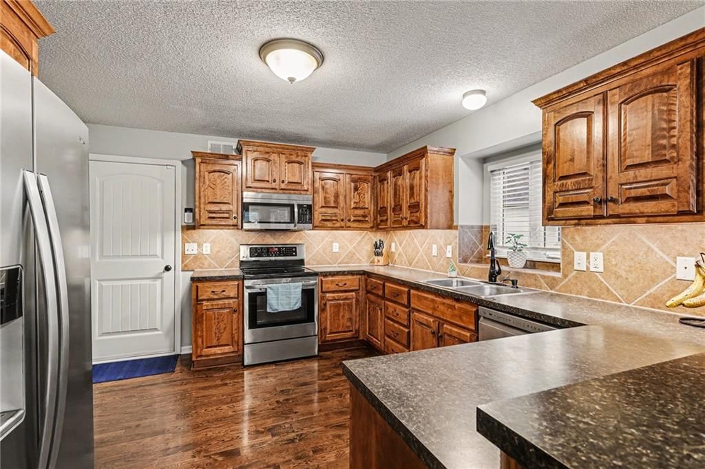 16906 Meadow Creek Court — photo 15