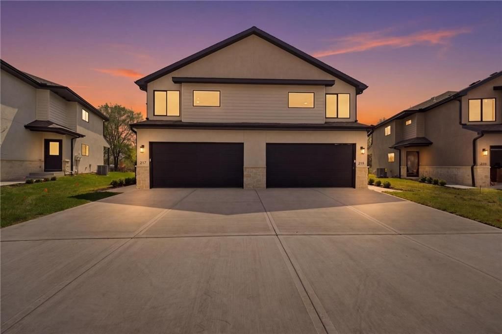 210 NW Orchard Court — photo 1
