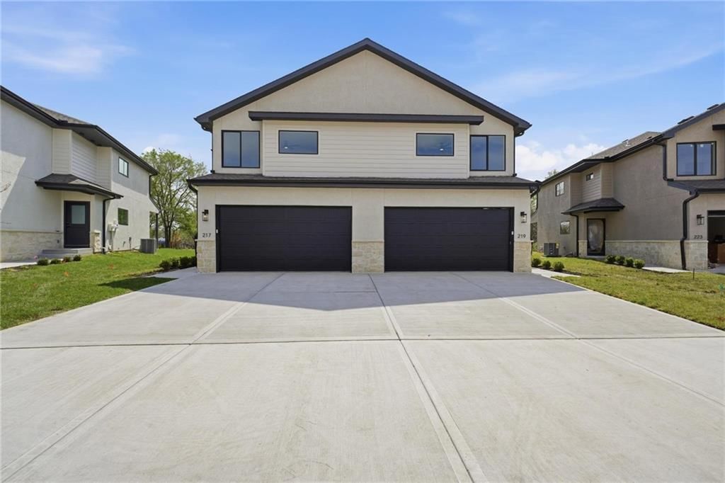 210 NW Orchard Court — photo 2