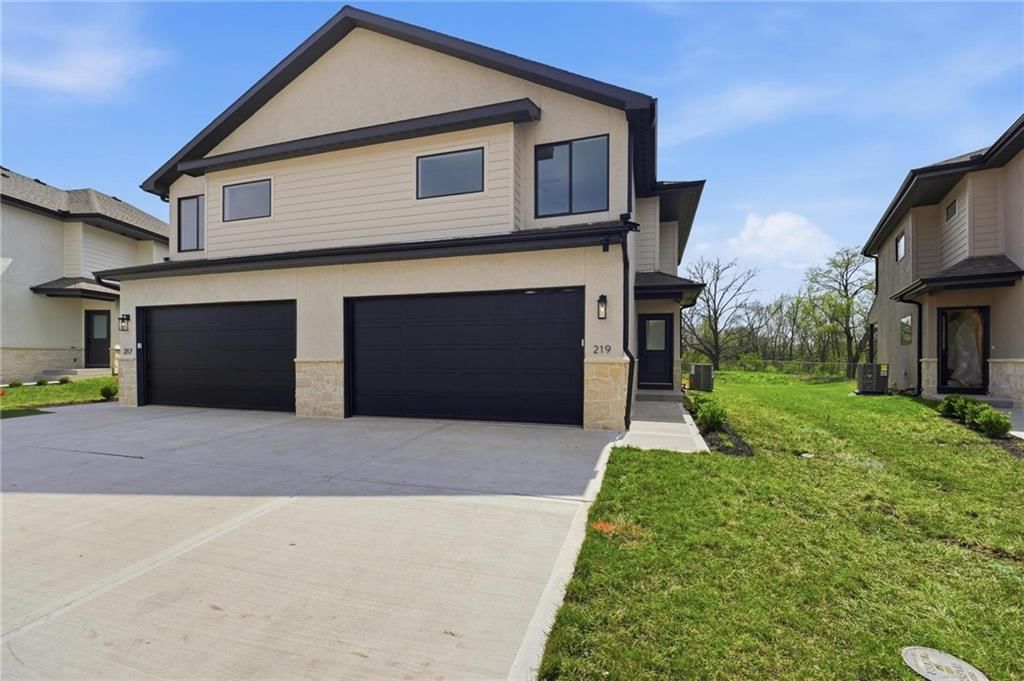 210 NW Orchard Court — photo 3