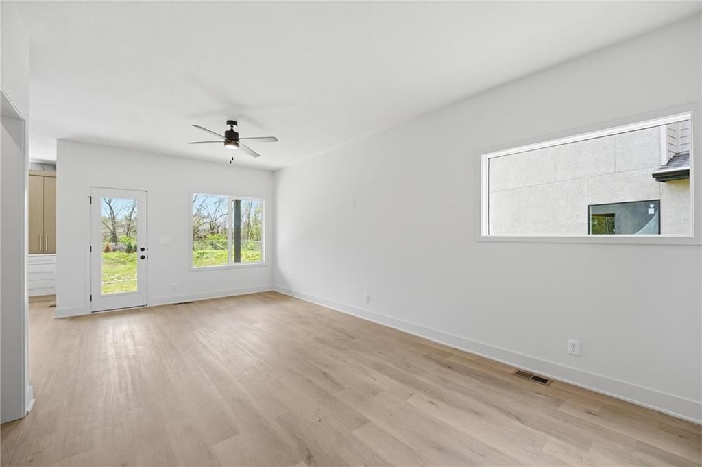 210 NW Orchard Court — photo 5