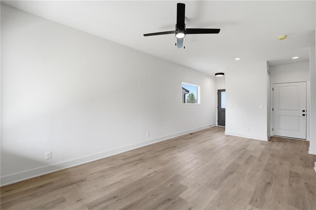 210 NW Orchard Court — photo 6