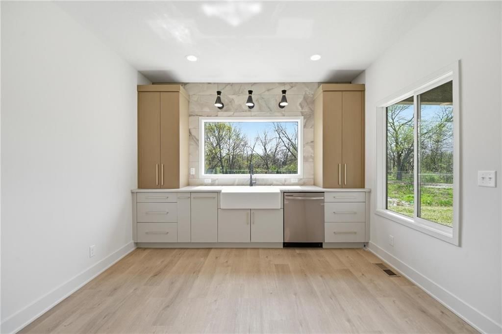 210 NW Orchard Court — photo 7