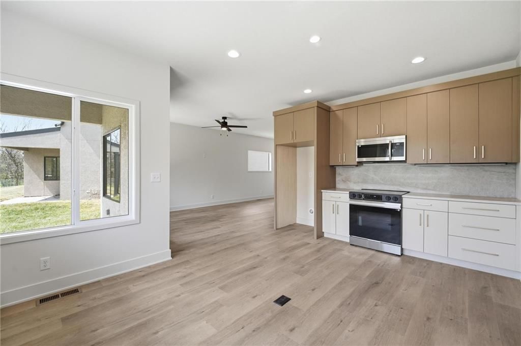 210 NW Orchard Court — photo 8
