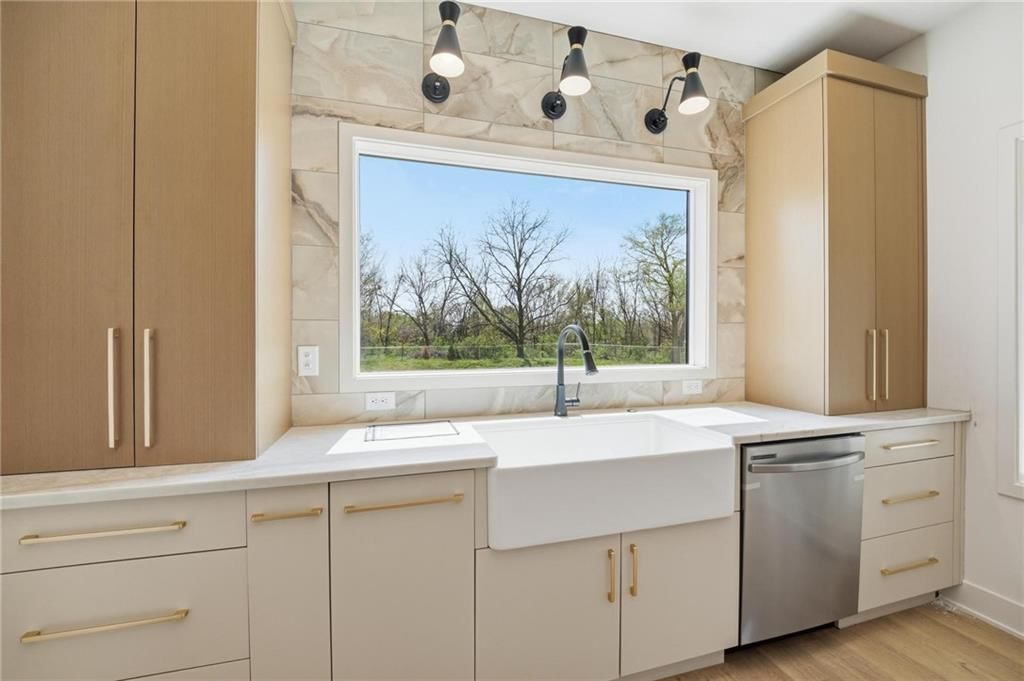 210 NW Orchard Court — photo 11