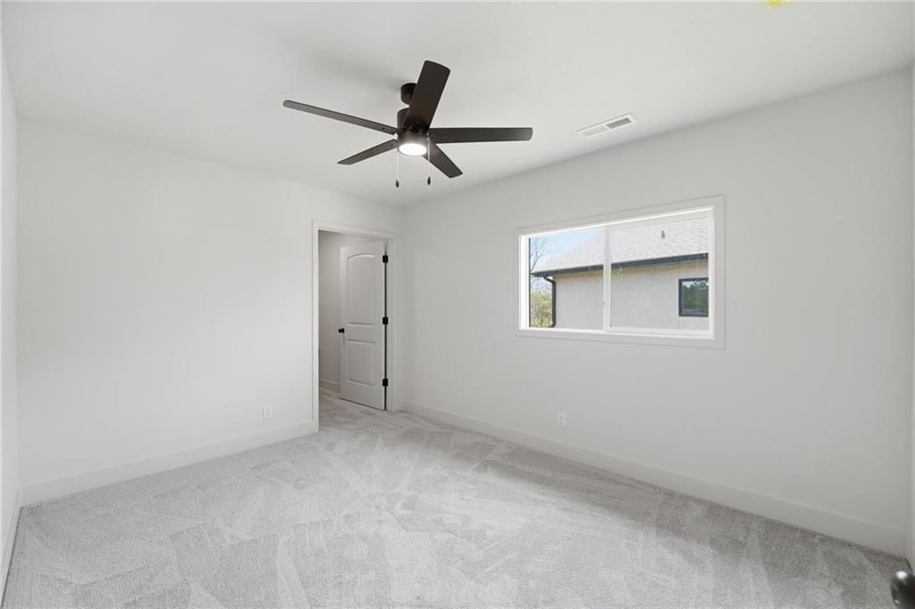 210 NW Orchard Court — photo 16