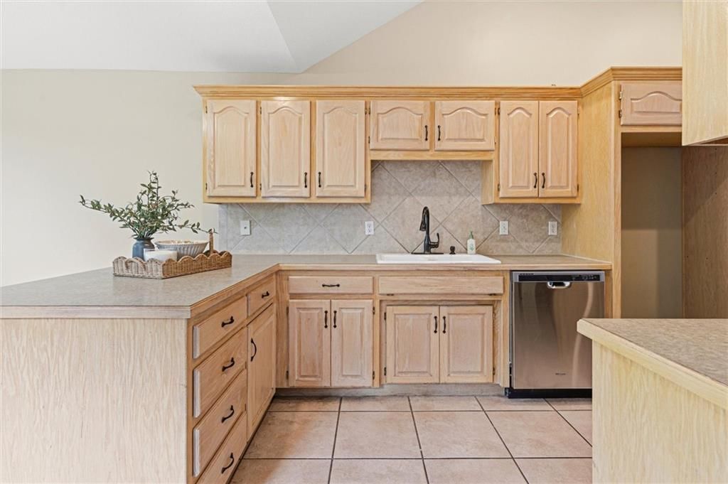 1305 SW Graystone Circle — photo 9