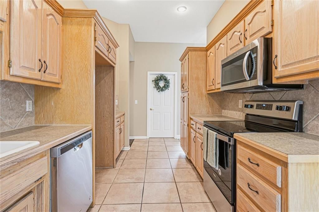 1305 SW Graystone Circle — photo 10