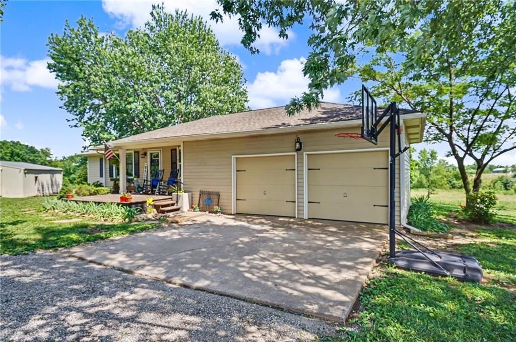 1748 E 800th Road, Lawrence, KS