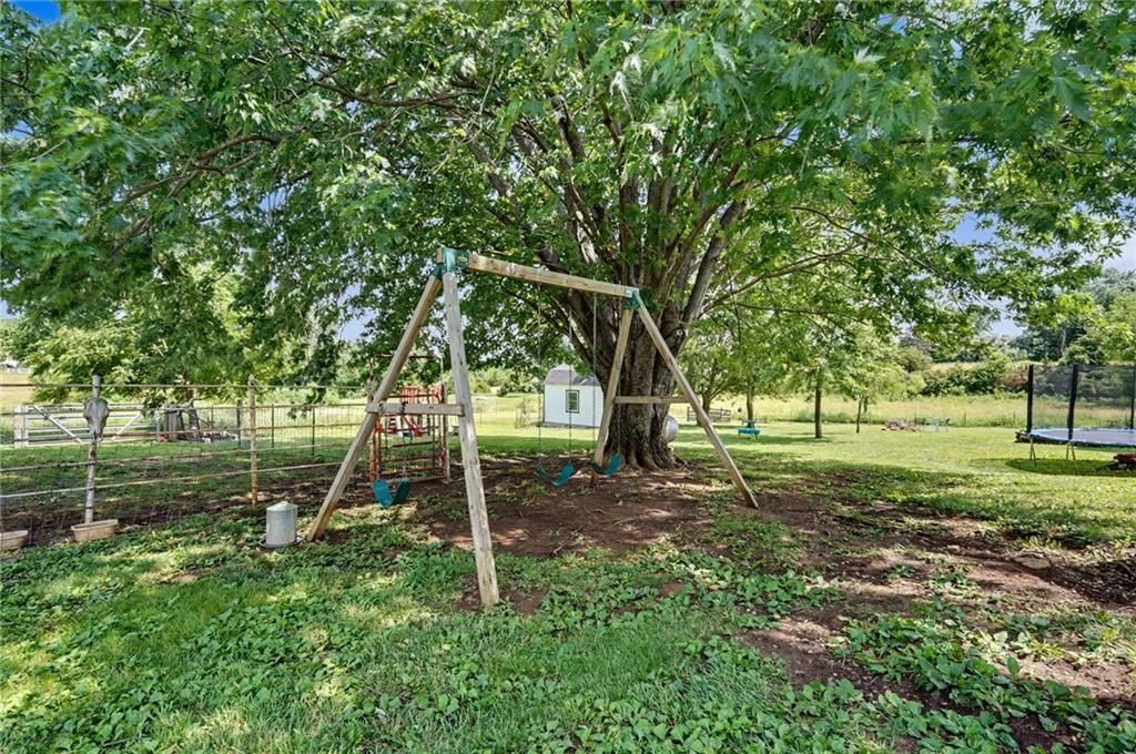 1748 E 800th Road — photo 29
