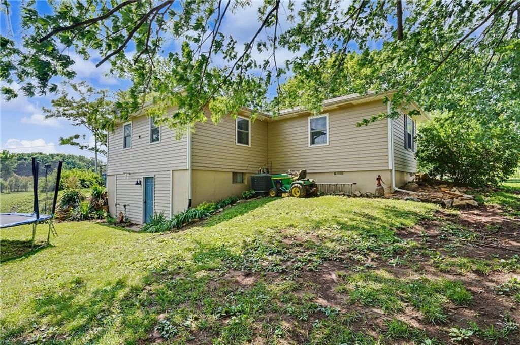 1748 E 800th Road — photo 30
