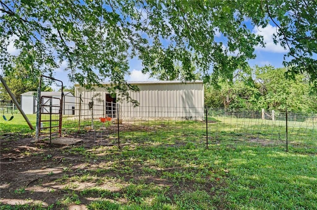 1748 E 800th Road — photo 32