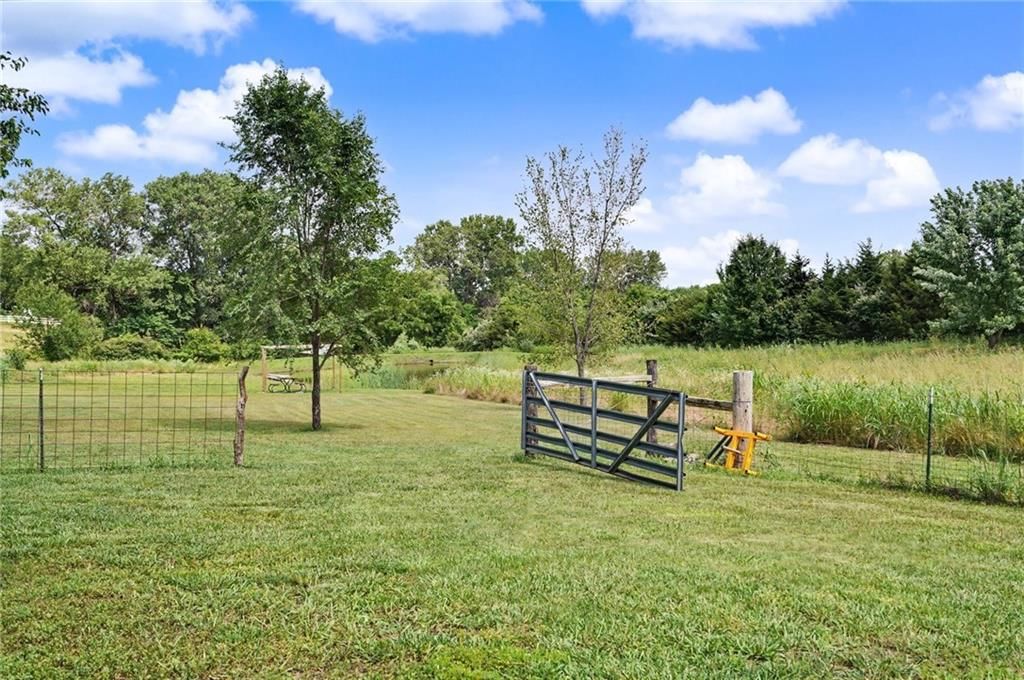 1748 E 800th Road — photo 36