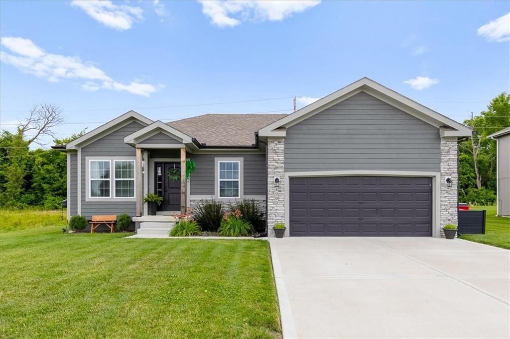 1203 SW Burns Circle — photo 1