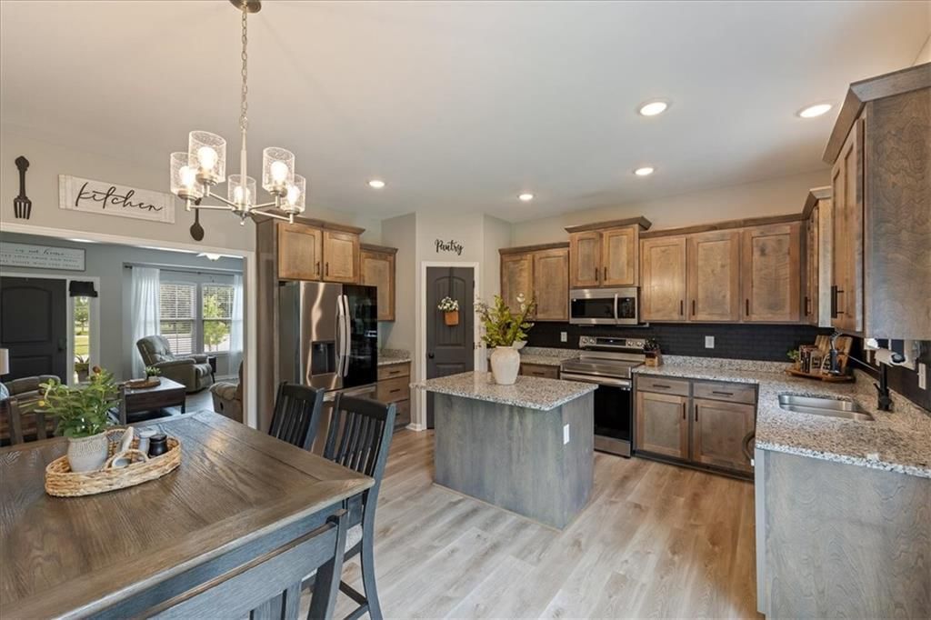 1203 SW Burns Circle — photo 8