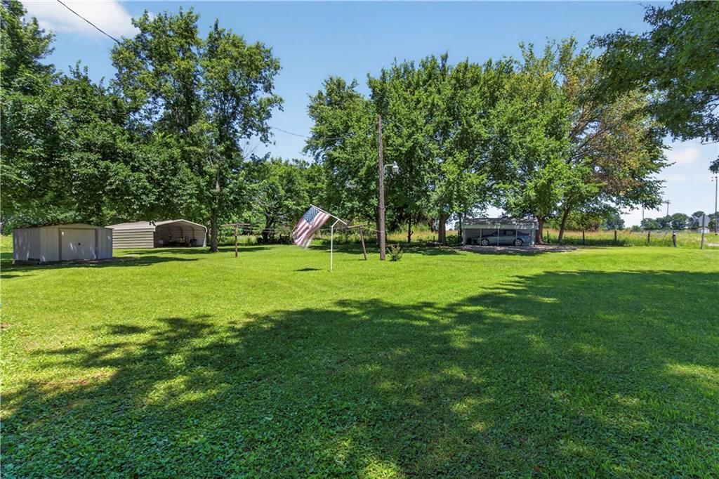 406 N Center Avenue — photo 46