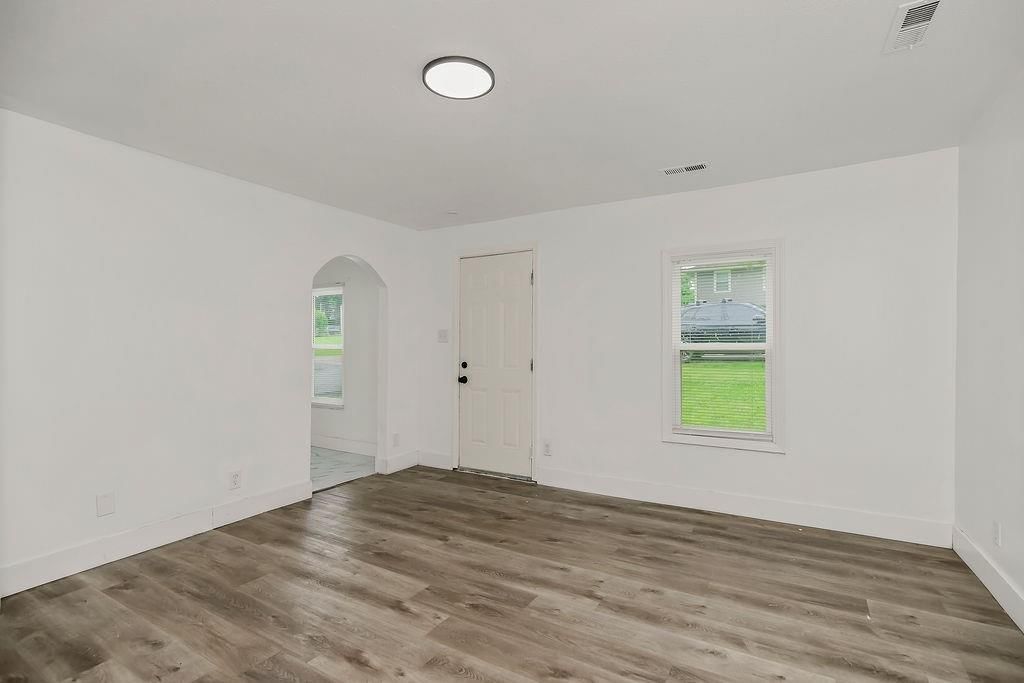 5201 NE 45th Terrace — photo 4