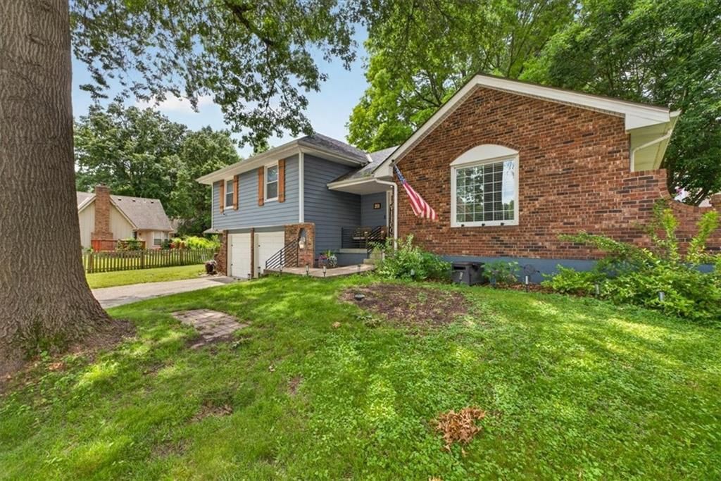213 NE Country Lane Court — photo 2