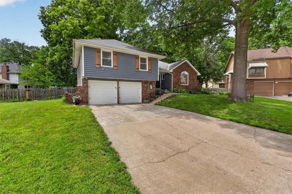 213 NE Country Lane Court — photo 3