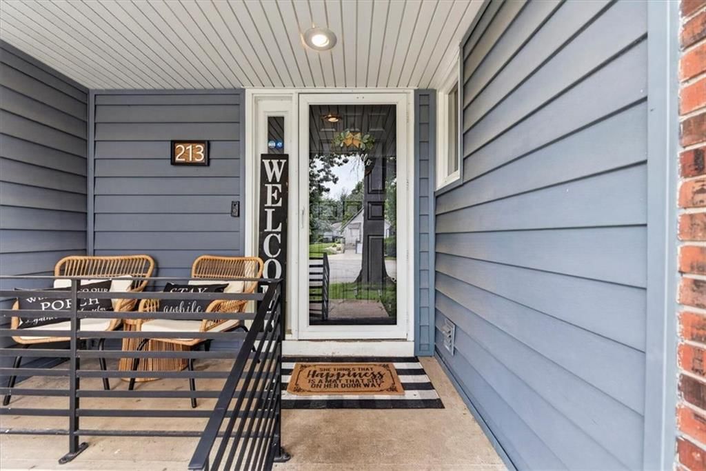 213 NE Country Lane Court — photo 4