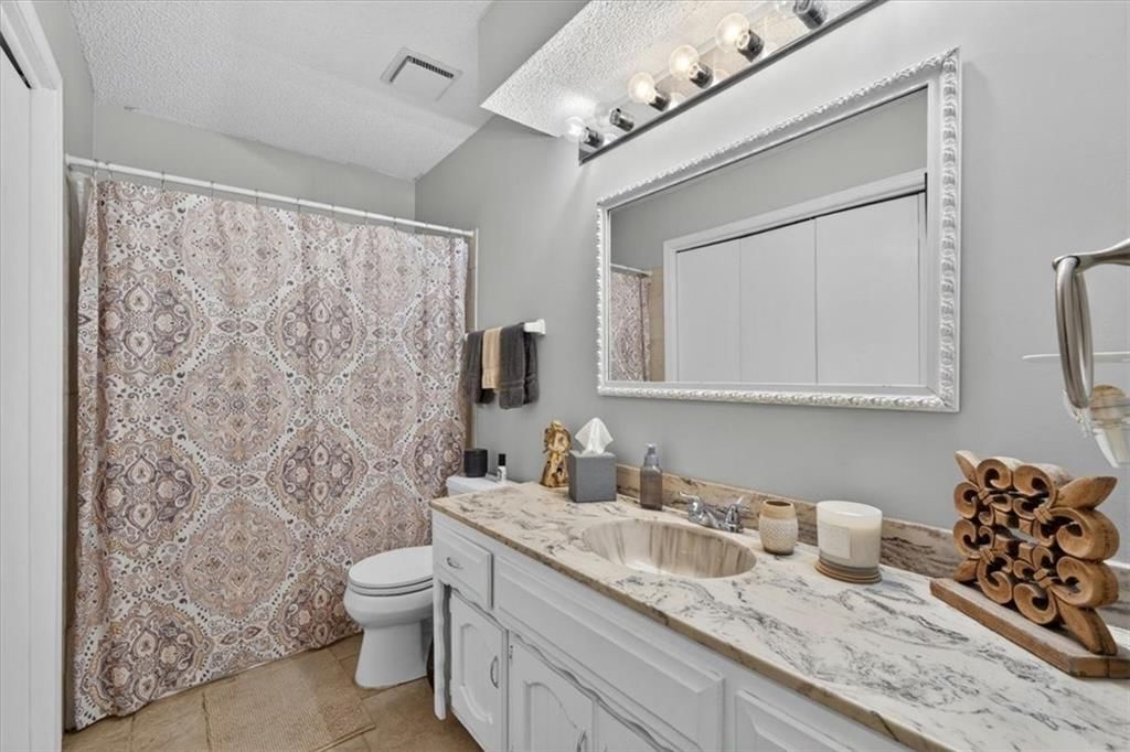 213 NE Country Lane Court — photo 26