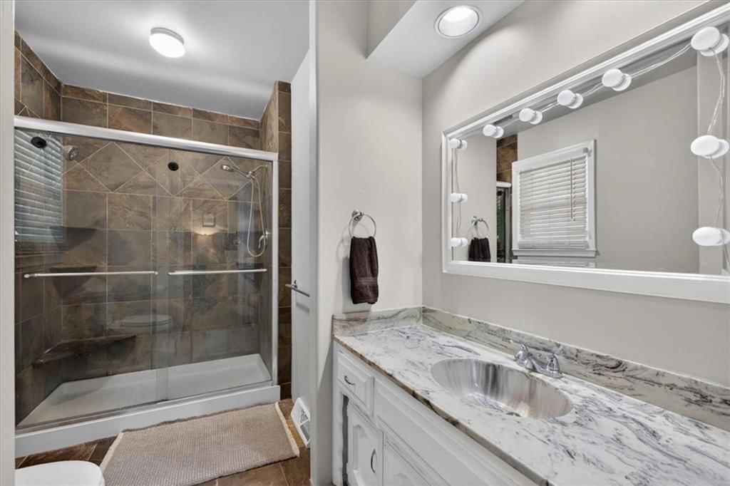 213 NE Country Lane Court — photo 35