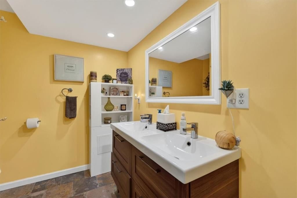 213 NE Country Lane Court — photo 46