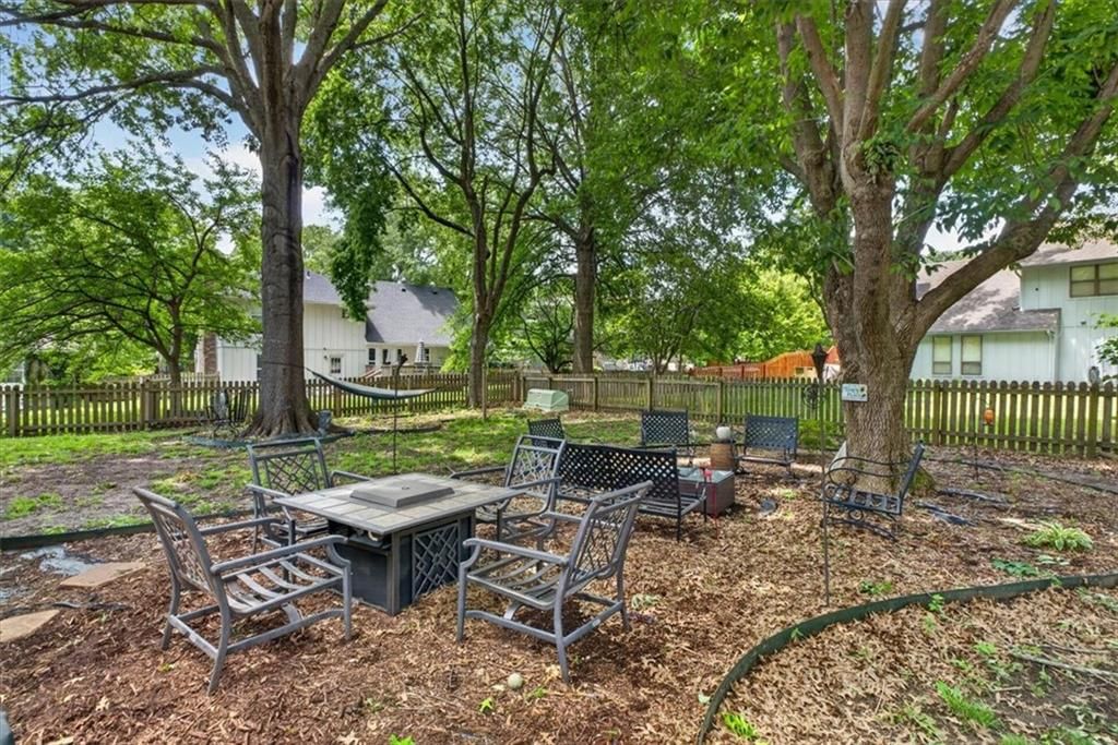 213 NE Country Lane Court — photo 49