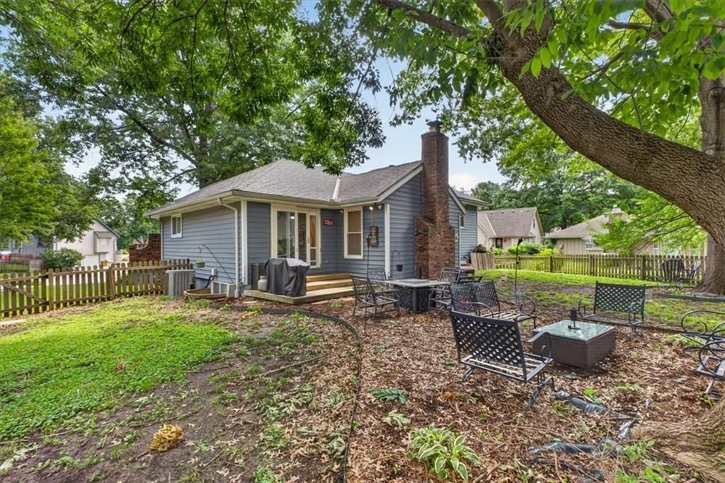 213 NE Country Lane Court — photo 55