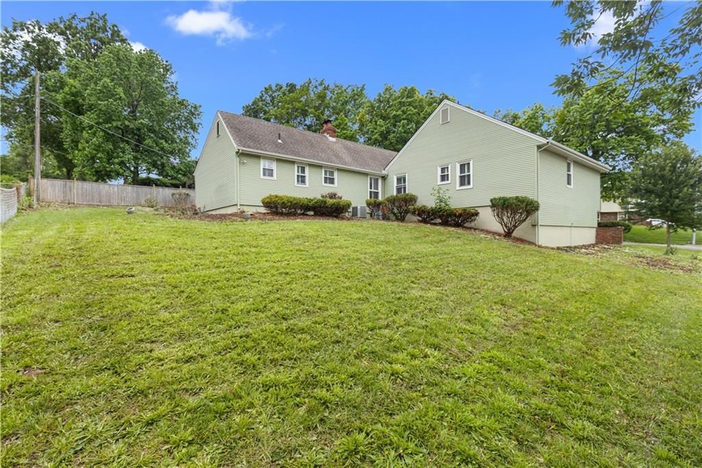 10401 Askew Avenue — photo 2
