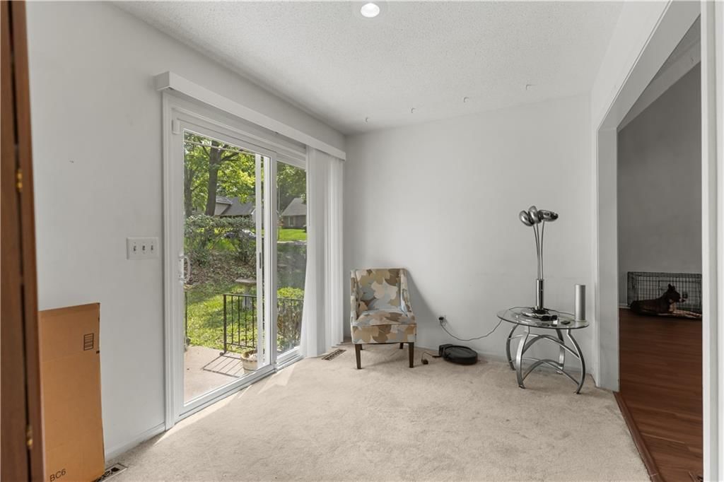 10401 Askew Avenue — photo 9