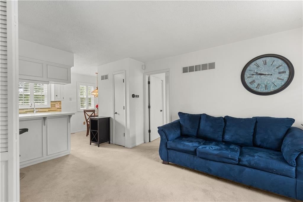 10401 Askew Avenue — photo 10