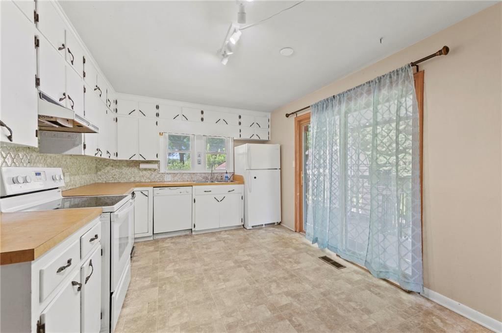 717 E KANSAS Avenue — photo 4
