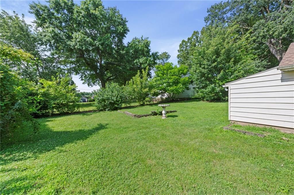 717 E KANSAS Avenue — photo 21