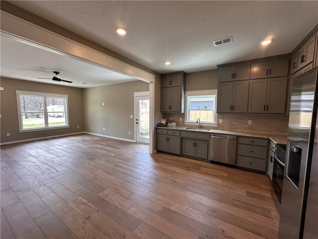 1102 S Oak Street — photo 6