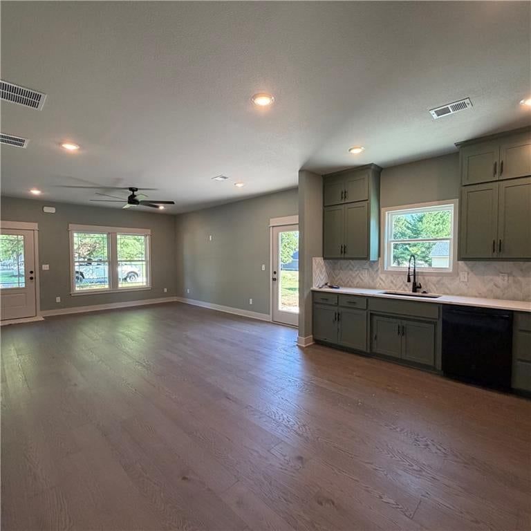 1102 S Oak Street — photo 17