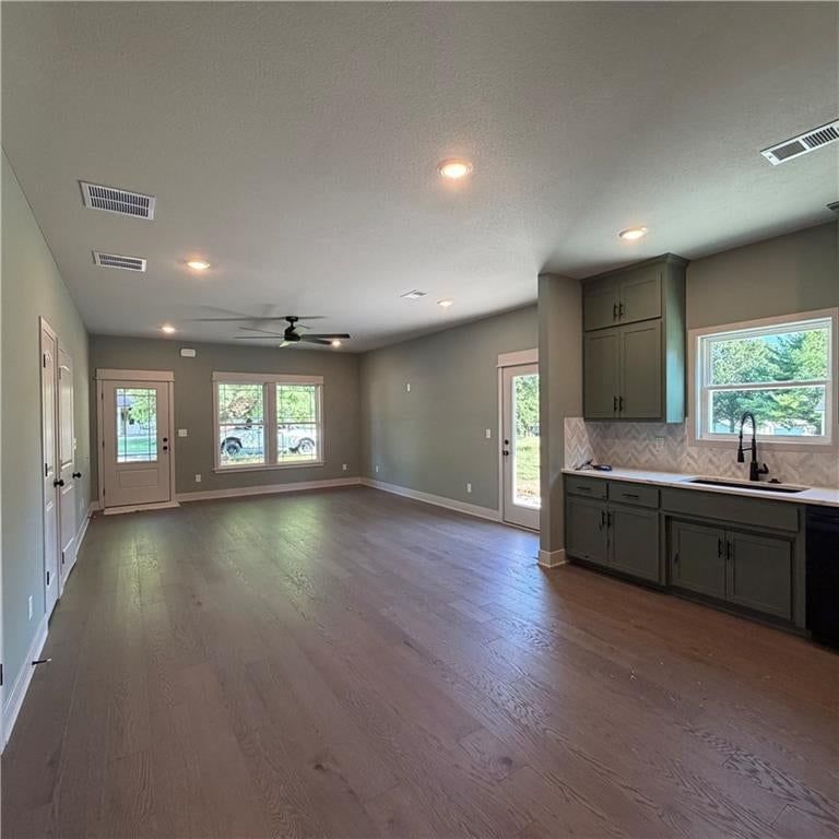 1102 S Oak Street — photo 18