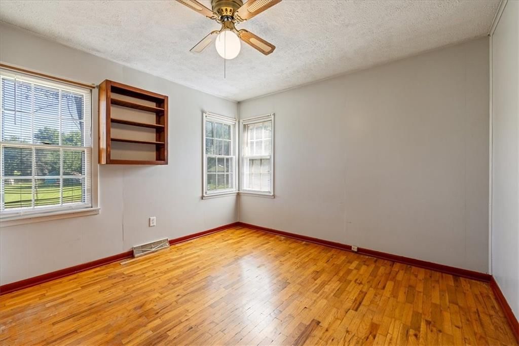 4905 Oakland Avenue — photo 5